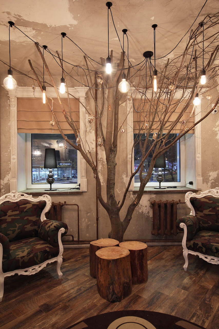 холл ресторана украшает дерево - проекты Setus Design