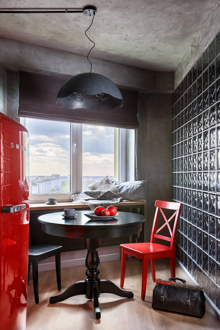 Красный холодильник SMEG - яркий акцент современного интерьера - проекты Setus Design