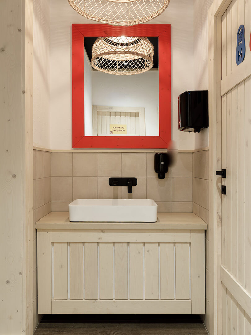 Туалетная комната для посетителей кафе - проекты Setus Design
