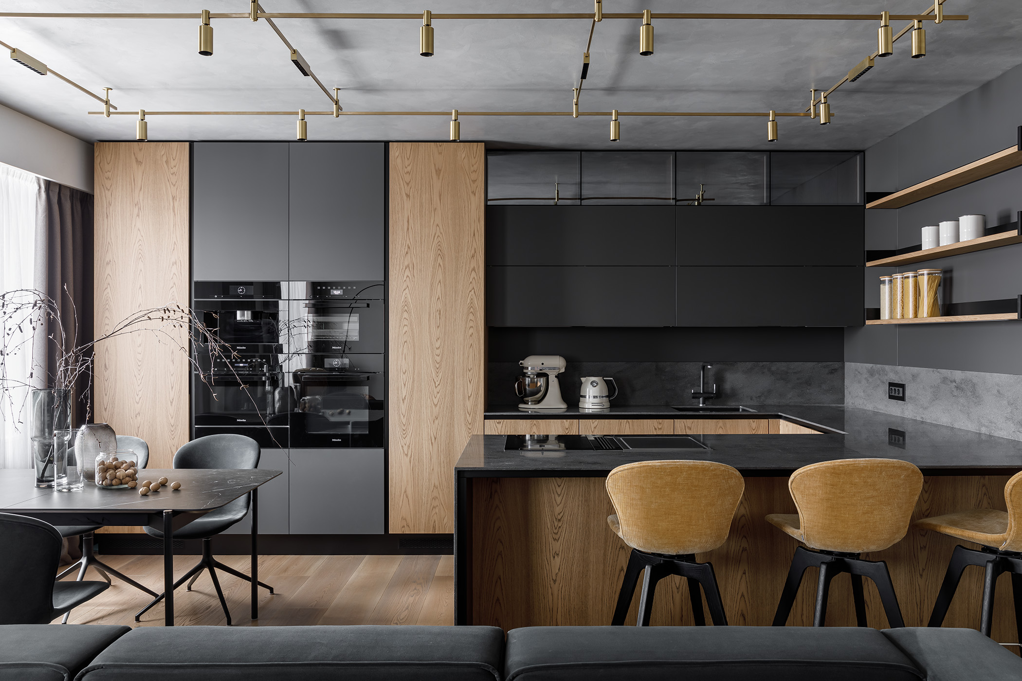 Крупные минималистичные формы кухни задают архитектуру помещения - проекты Setus Design