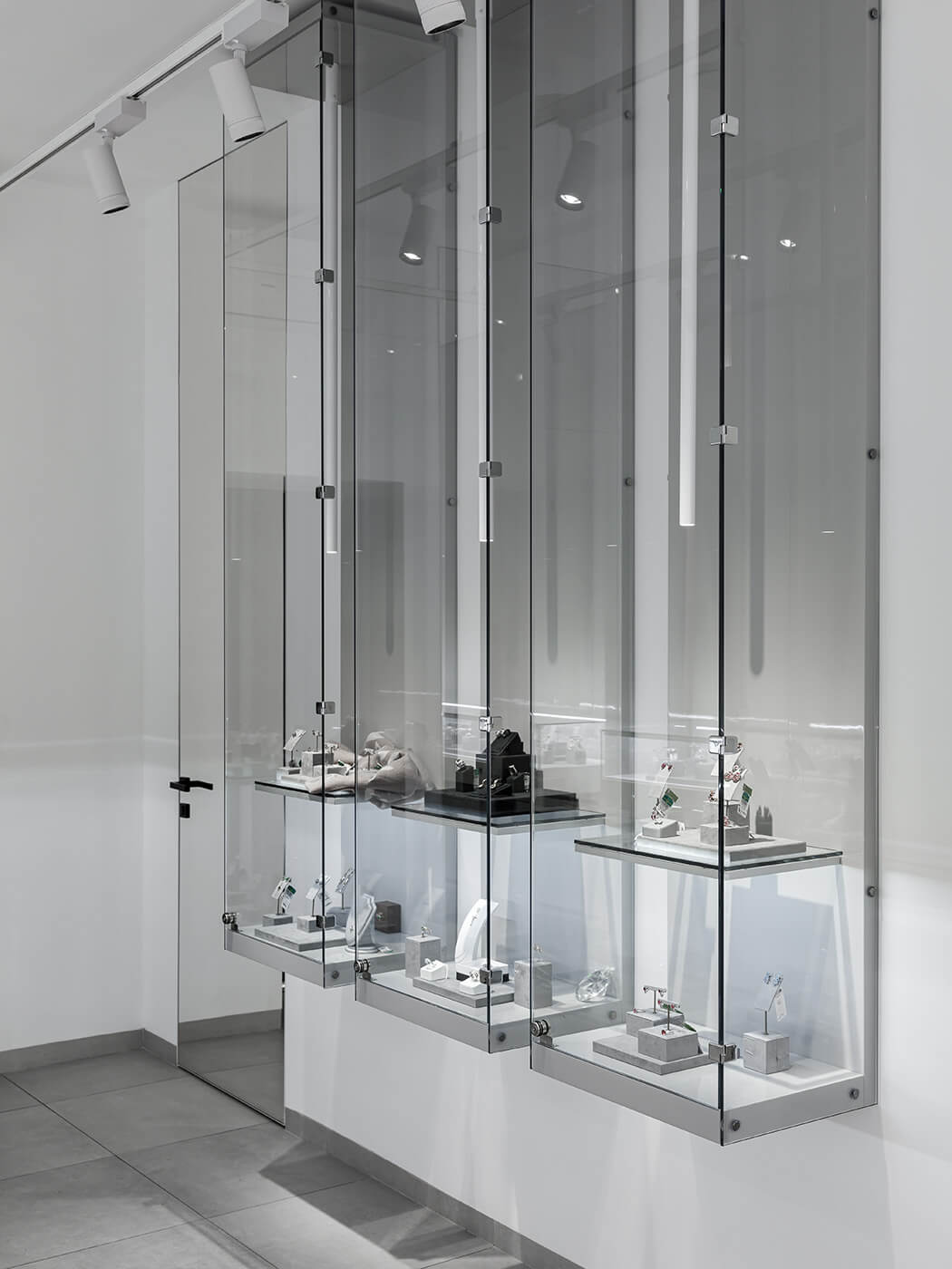 Витрины для кастомных коллекций бриллиантов - проекты Setus Design